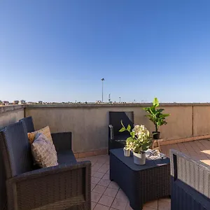 Comforthouse Luxury Wifi Netflix Balcony Appartamento